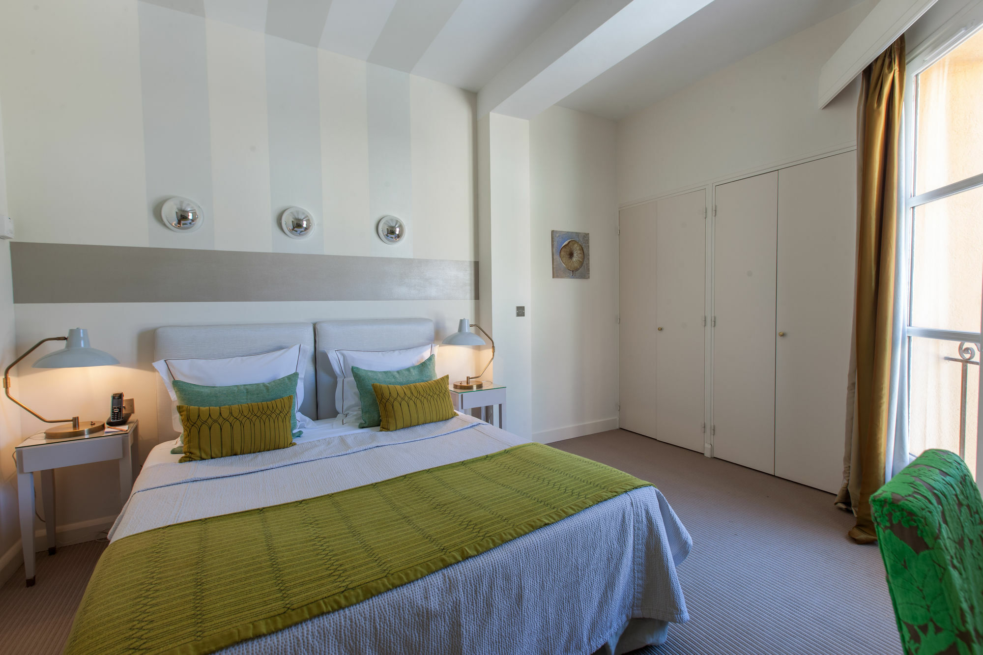 Le Y Hotel 4*